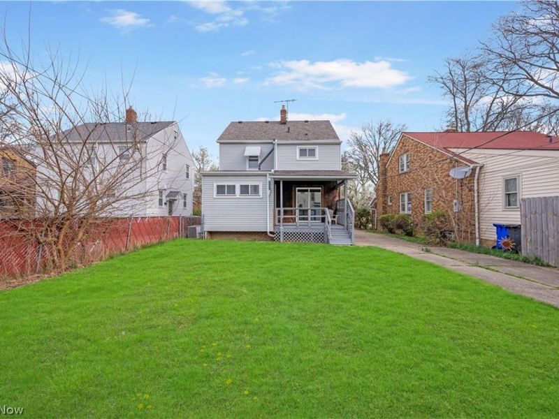 16805 Milburn Avenue, Cleveland, OH 44135 Photo 4