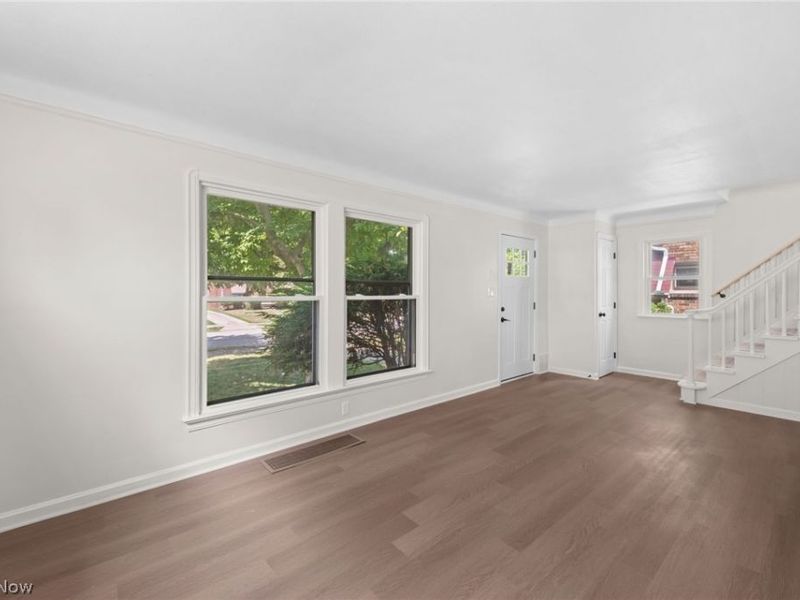 16805 Milburn Avenue, Cleveland, OH 44135 Photo 6