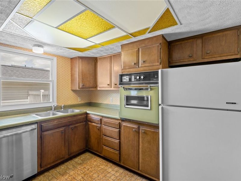 2034 Carlile Drive, Uniontown, OH 44685 Photo 10