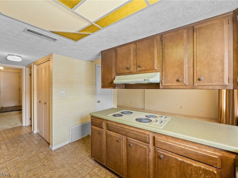 2034 Carlile Drive, Uniontown, OH 44685 Photo 12