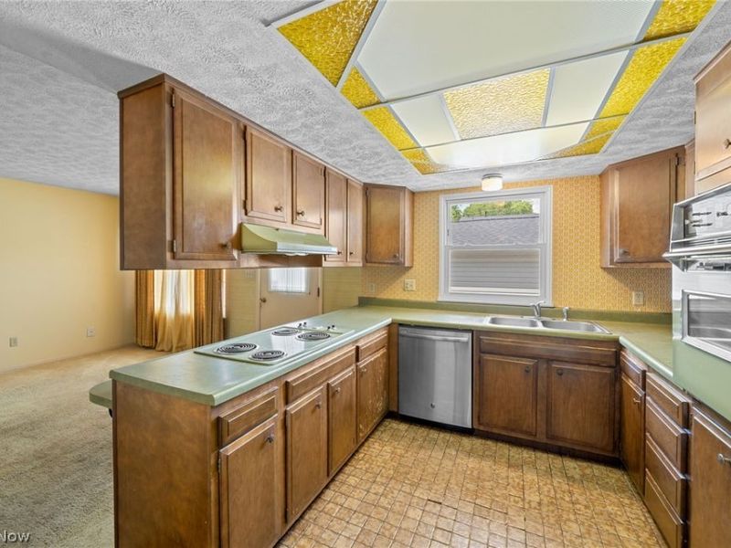 2034 Carlile Drive, Uniontown, OH 44685 Photo 14