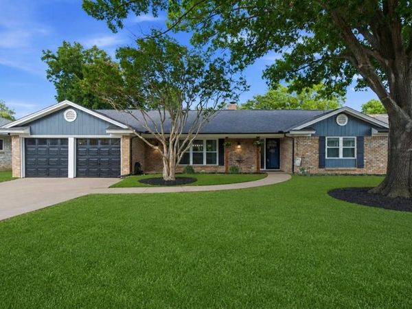 2116 Stonegate Drive N, Bedford, TX 76021