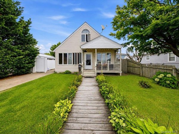 95 E Riviera Drive , Lindenhurst, NY 11757