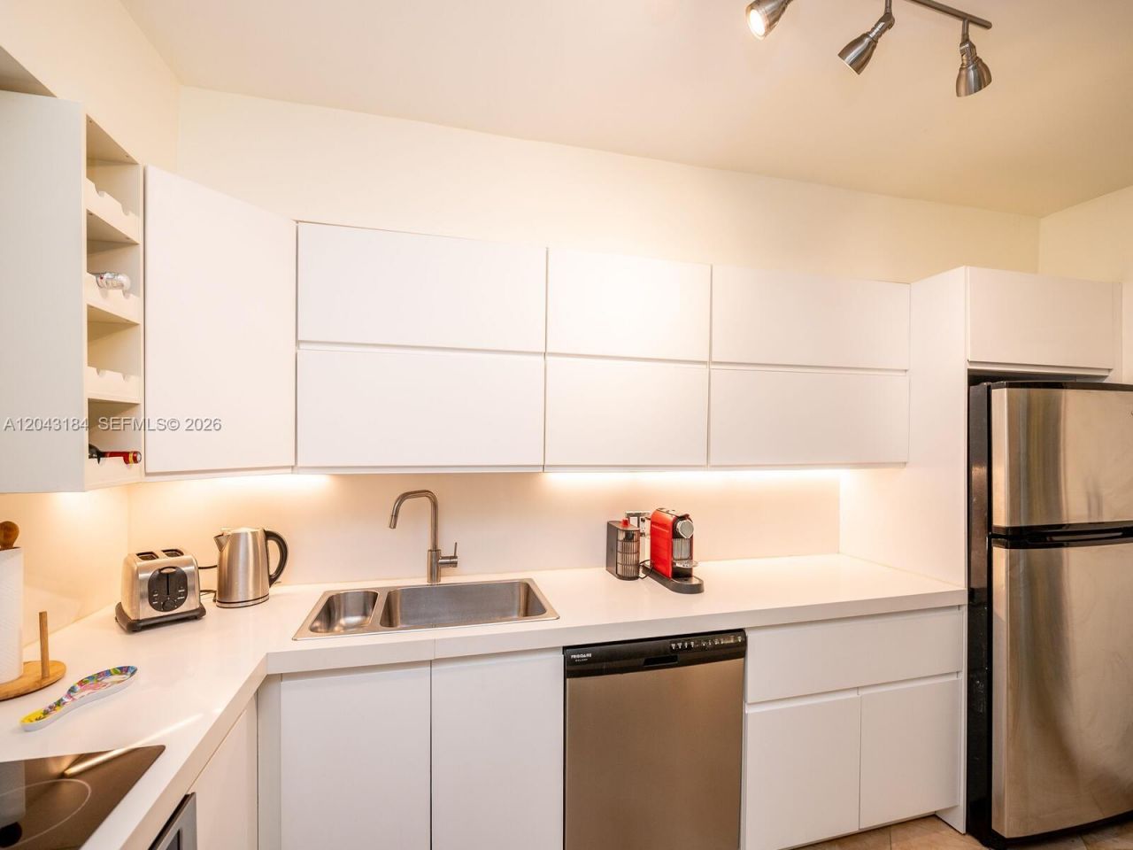 1127 S Meridian Ave , Unit 7-1127, Miami Beach, FL 33139 Photo