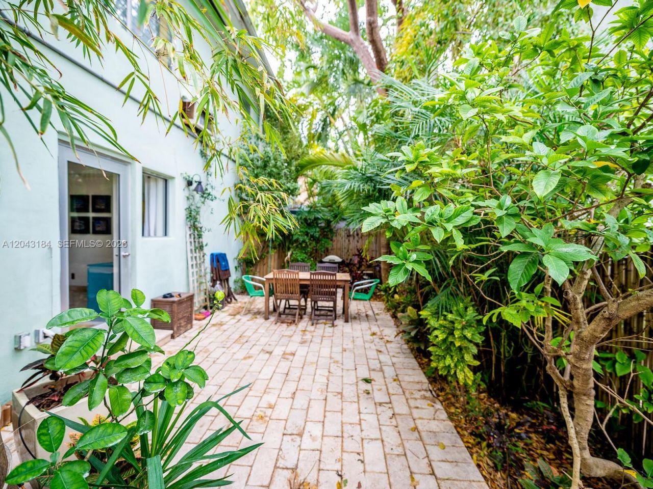 1127 S Meridian Ave , Unit 7-1127, Miami Beach, FL 33139 Photo