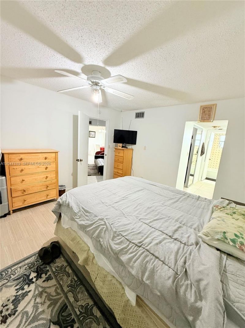 4140 NW 44th Ave , Unit 305, Lauderdale Lakes, FL 33319 Photo