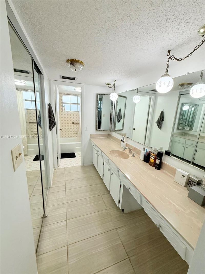 4140 NW 44th Ave , Unit 305, Lauderdale Lakes, FL 33319 Photo