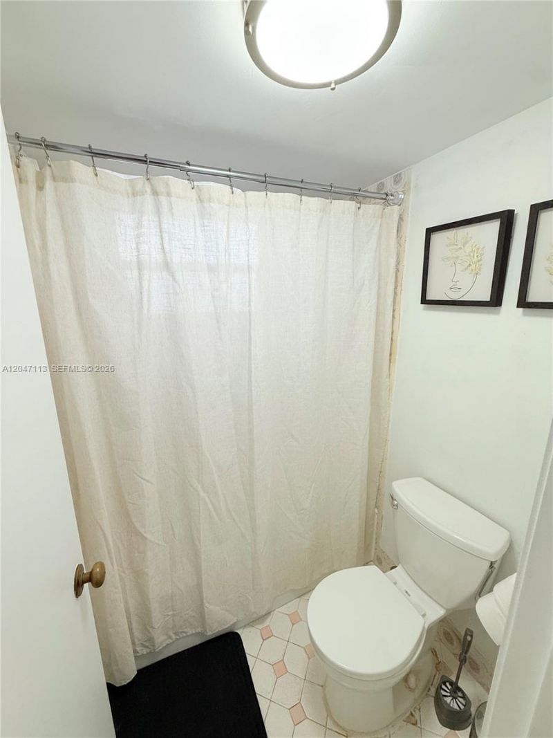 4140 NW 44th Ave , Unit 305, Lauderdale Lakes, FL 33319 Photo
