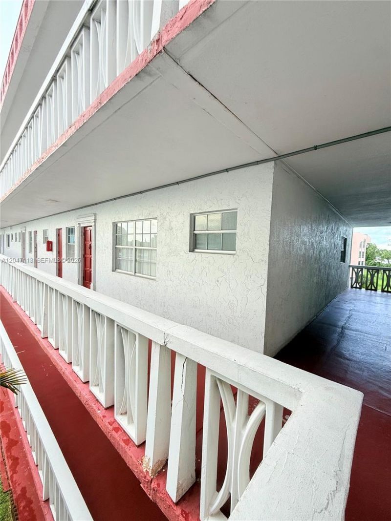 4140 NW 44th Ave , Unit 305, Lauderdale Lakes, FL 33319 Photo