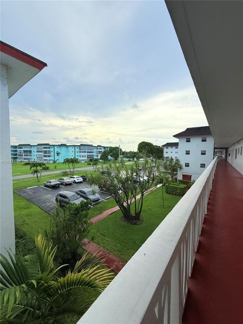 4140 NW 44th Ave , Unit 305, Lauderdale Lakes, FL 33319 Photo