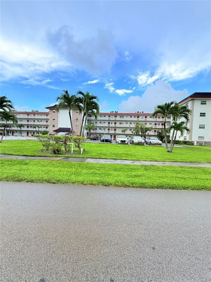 4140 NW 44th Ave , Unit 305, Lauderdale Lakes, FL 33319 Photo