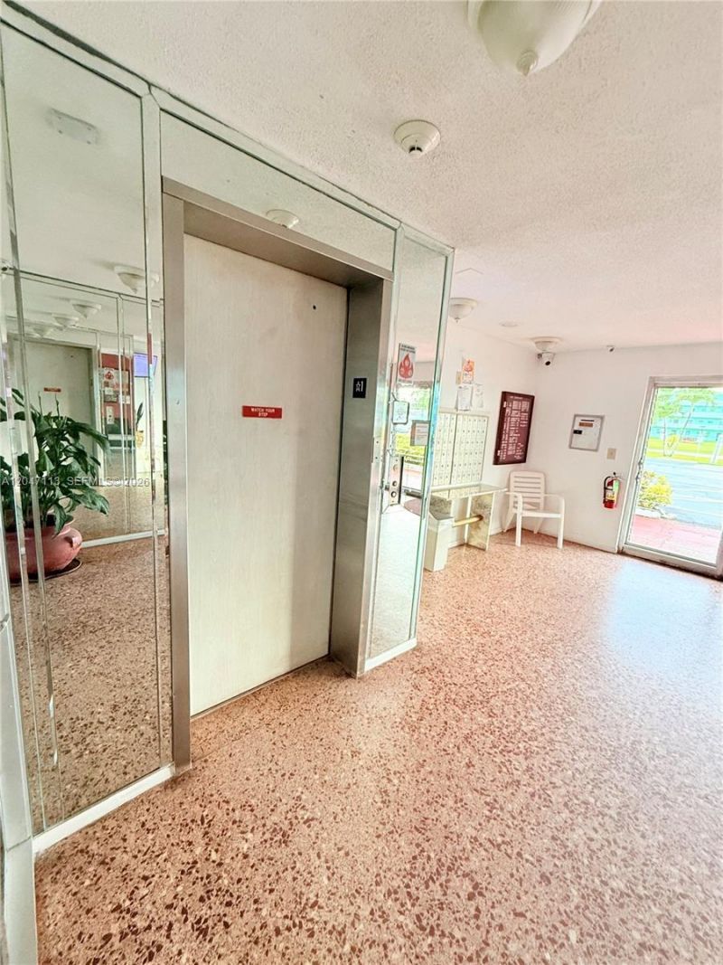 4140 NW 44th Ave , Unit 305, Lauderdale Lakes, FL 33319 Photo