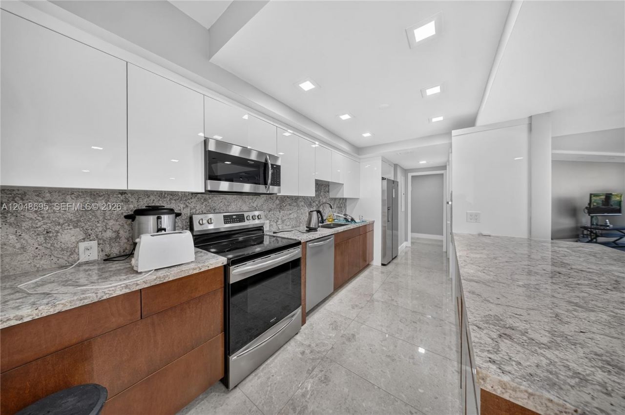 2800 Island Blvd, Unit 302, Aventura, FL 33160 Photo