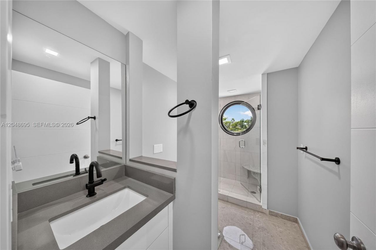 2800 Island Blvd, Unit 302, Aventura, FL 33160 Photo