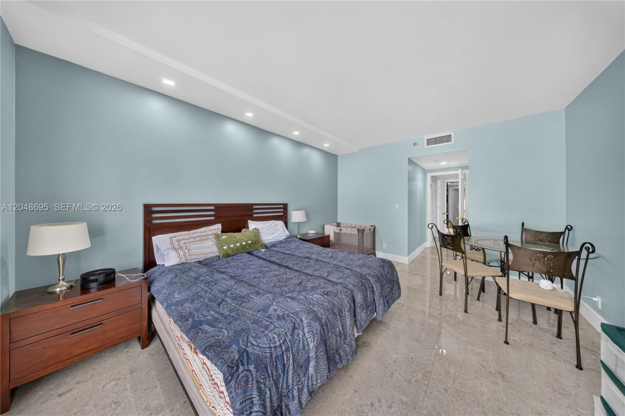 2800 Island Blvd, Unit 302, Aventura, FL 33160 Photo
