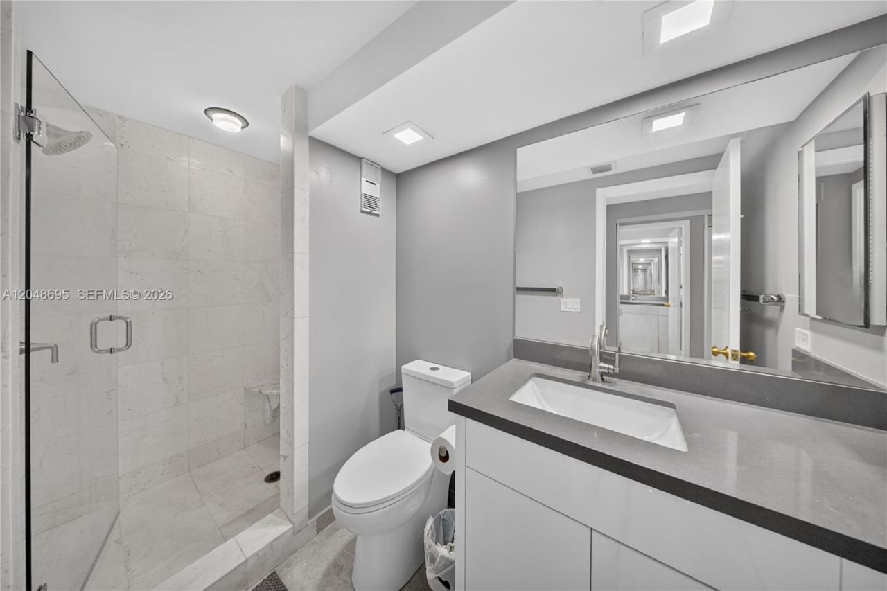 2800 Island Blvd, Unit 302, Aventura, FL 33160 Photo