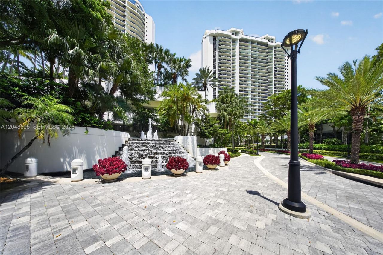 2800 Island Blvd, Unit 302, Aventura, FL 33160 Photo