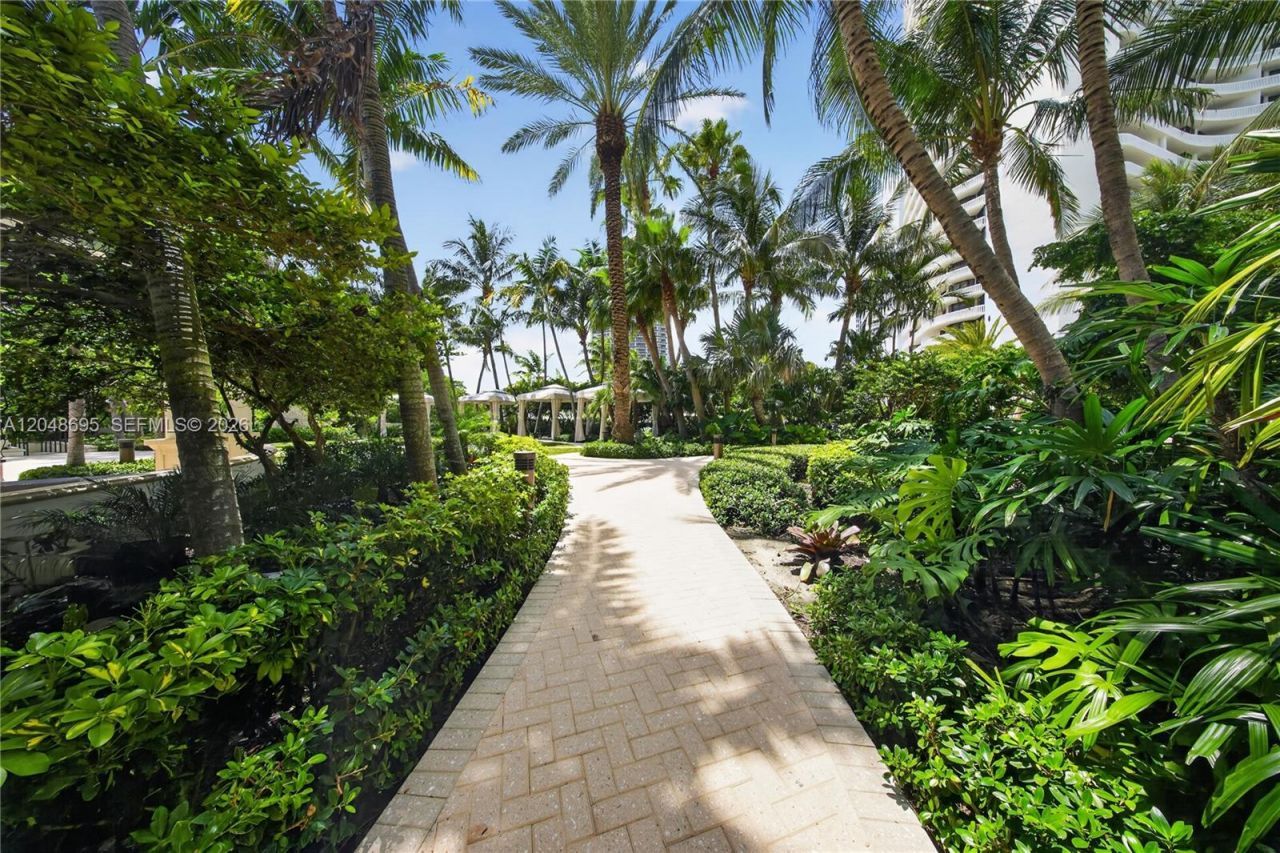 2800 Island Blvd, Unit 302, Aventura, FL 33160 Photo