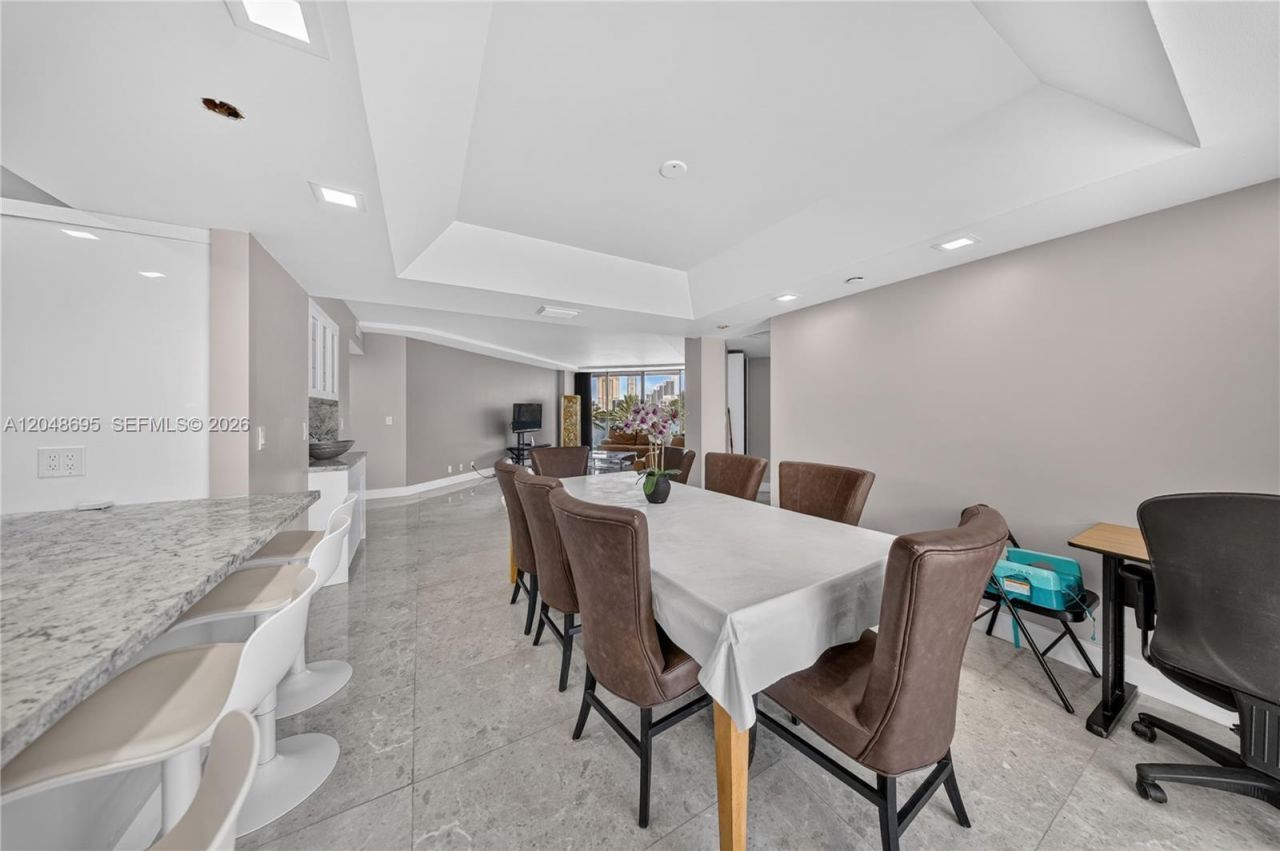 2800 Island Blvd, Unit 302, Aventura, FL 33160 Photo
