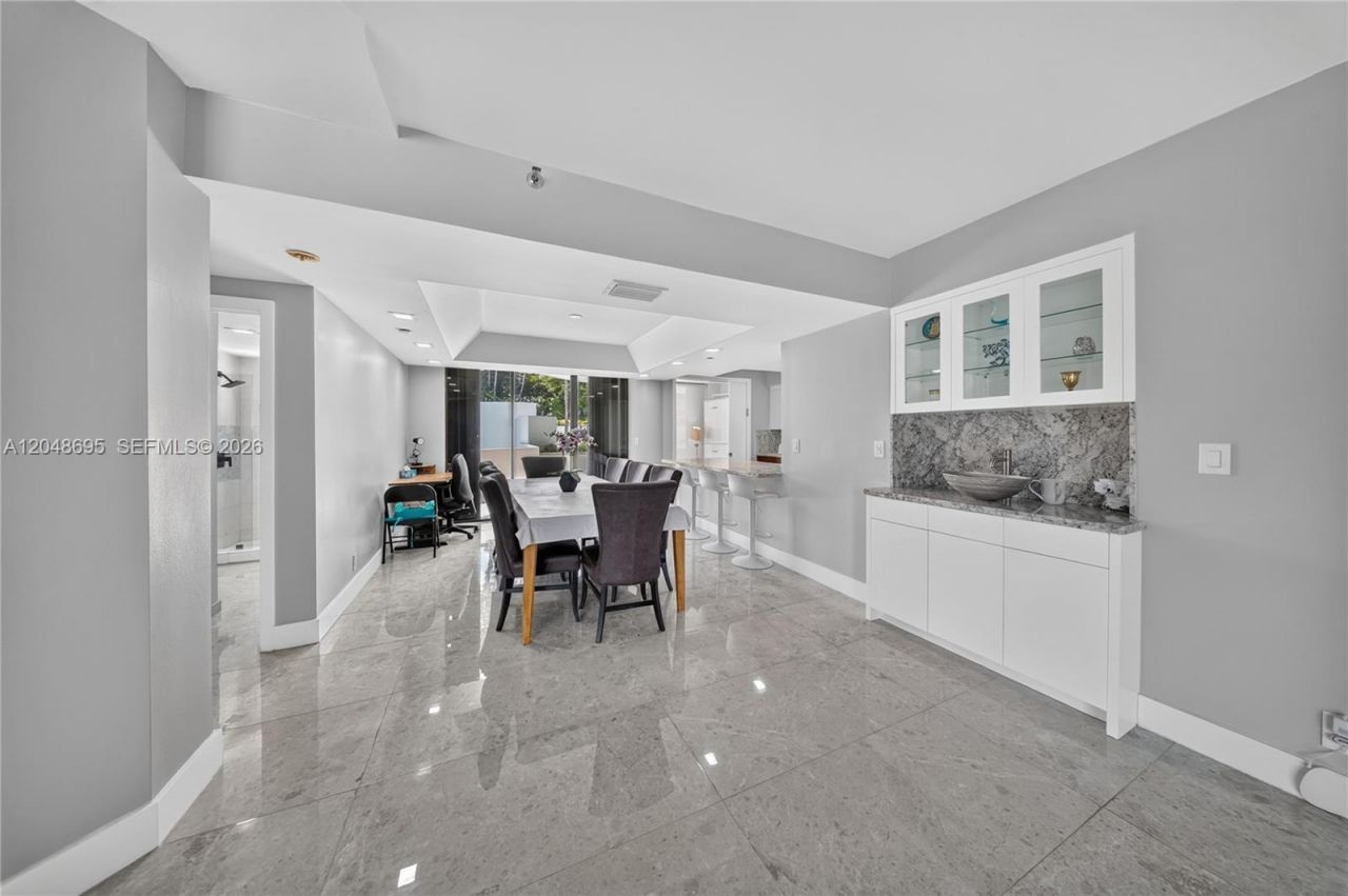 2800 Island Blvd, Unit 302, Aventura, FL 33160 Photo