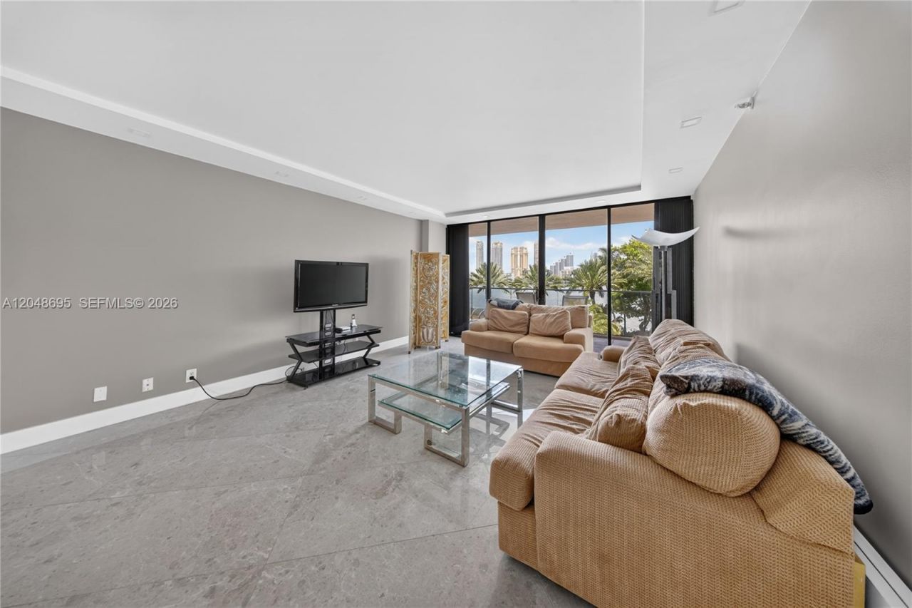 2800 Island Blvd, Unit 302, Aventura, FL 33160 Photo