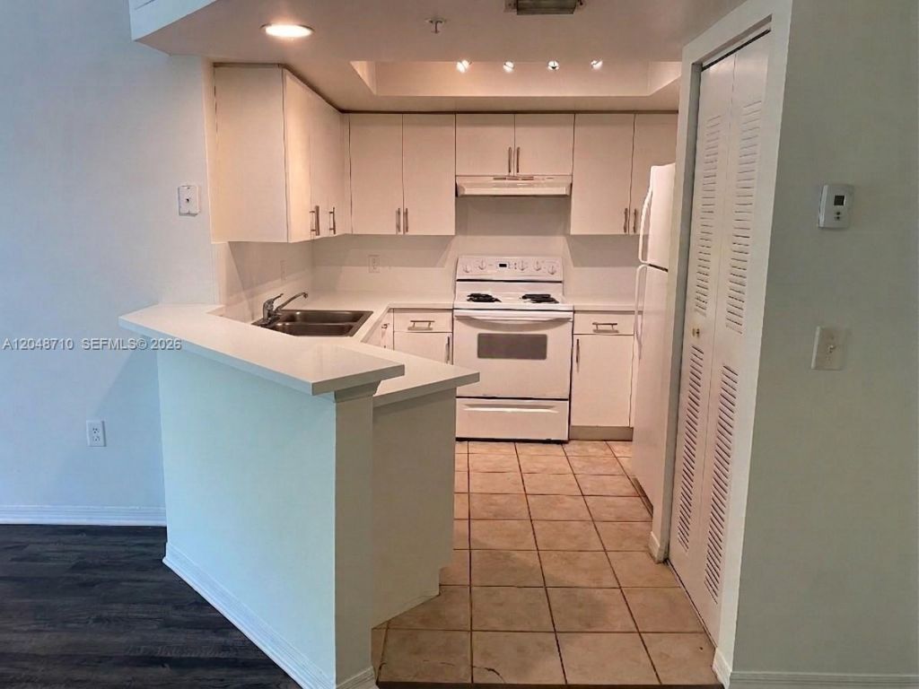 4177 N Haverhill Rd, Unit 808, West Palm Beach, FL 33417 Photo