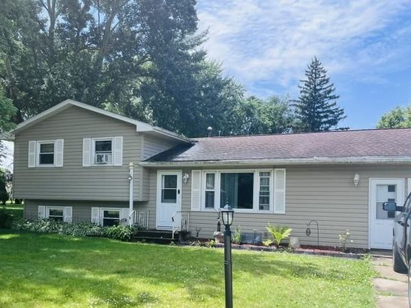 14 Arcade Glen Road, Ripon, WI 54971