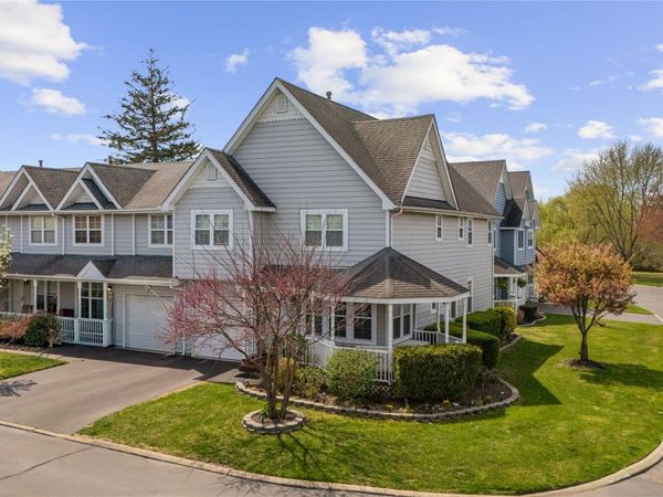 1 Clubhouse Circle , Central Islip, NY 11722