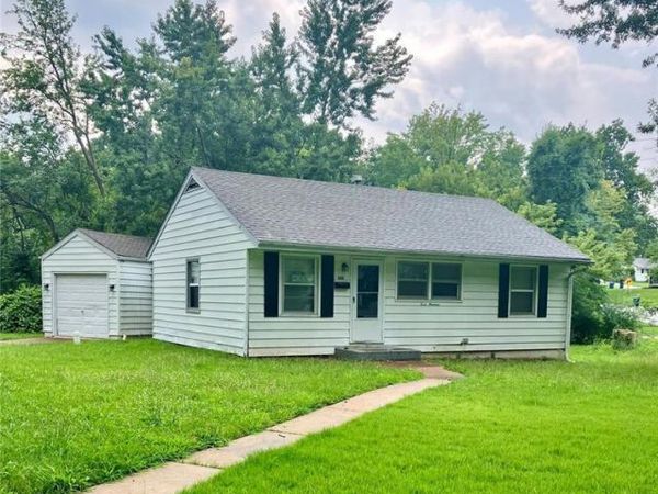 300 Estridge Road , Unincorporated, MO 63137