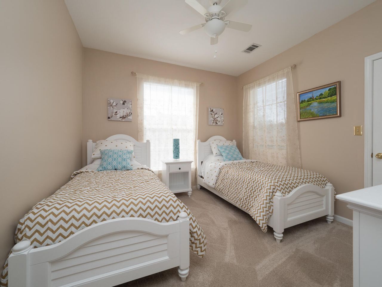 1600 Long Grove Drive Photo 16