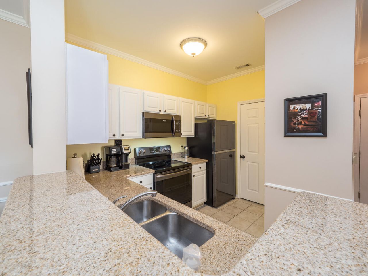1600 Long Grove Drive Photo 4