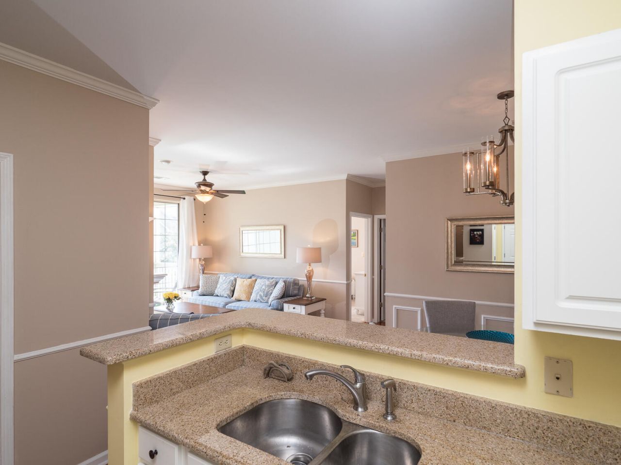 1600 Long Grove Drive Photo 5