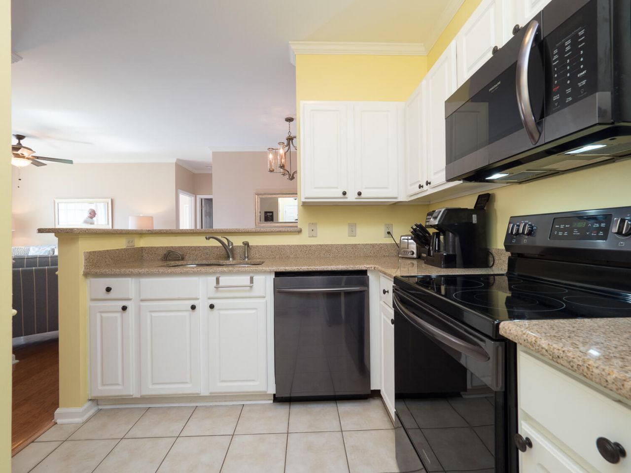 1600 Long Grove Drive Photo 6