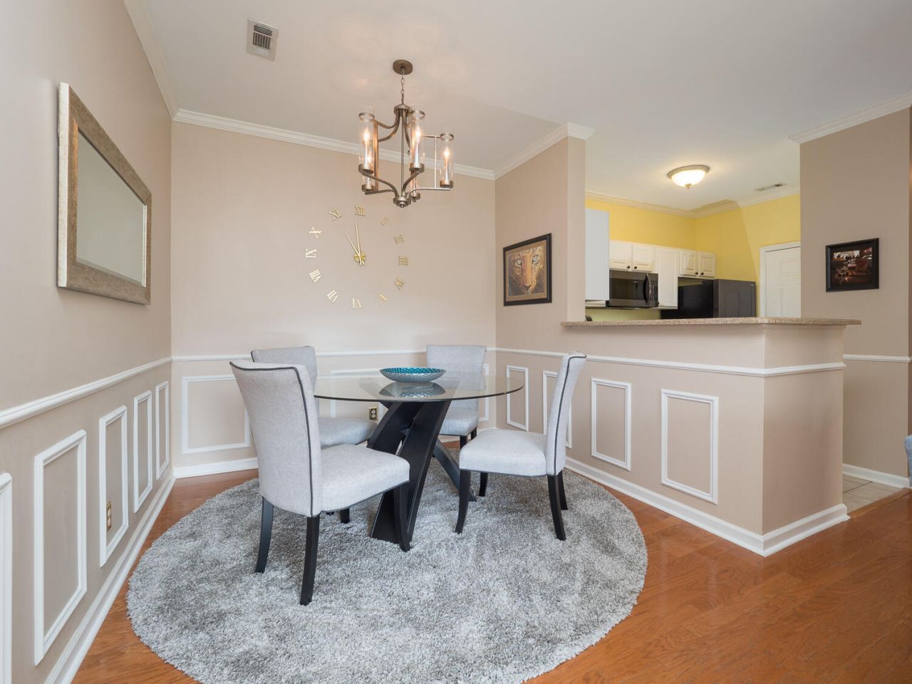 1600 Long Grove Drive Photo 9