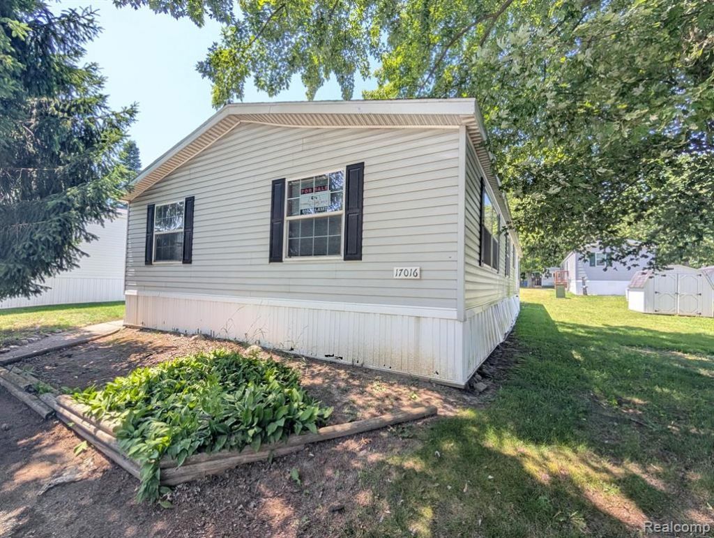 17016 Sleepy Hollow Boulevard, Holly Township, MI 48442 Main Photo