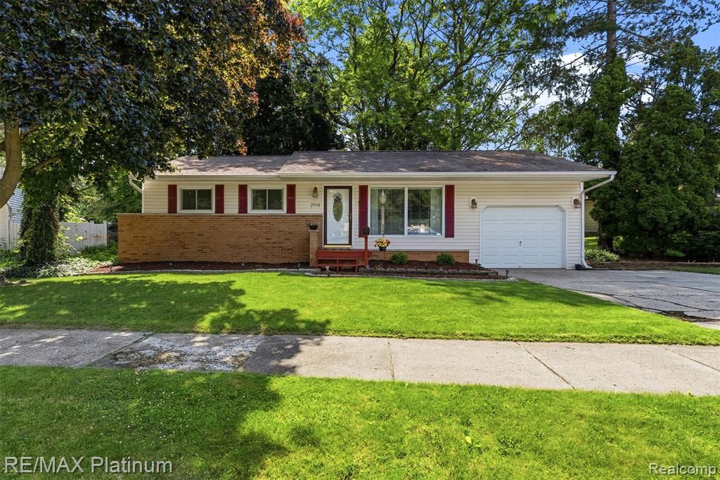 2914 Amherst Drive, Lansing, MI 48906 Main Photo