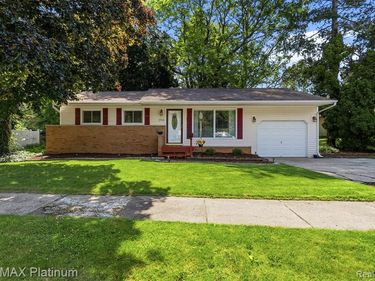 2914 Amherst Drive, Lansing, MI 48906