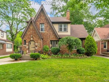1336 Harvard Road, Grosse Pointe Park, MI 48230