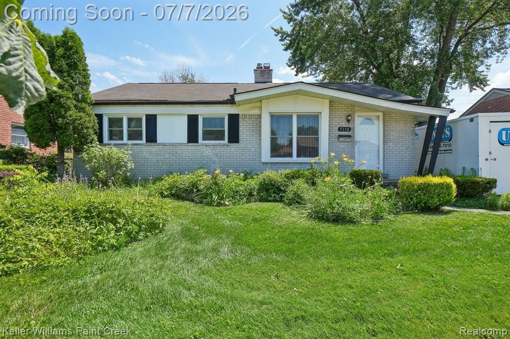 5110 Lyons Circle S, Warren, MI 48092 Main Photo