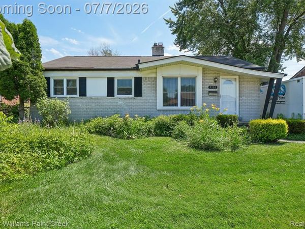5110 Lyons Circle S, Warren, MI 48092