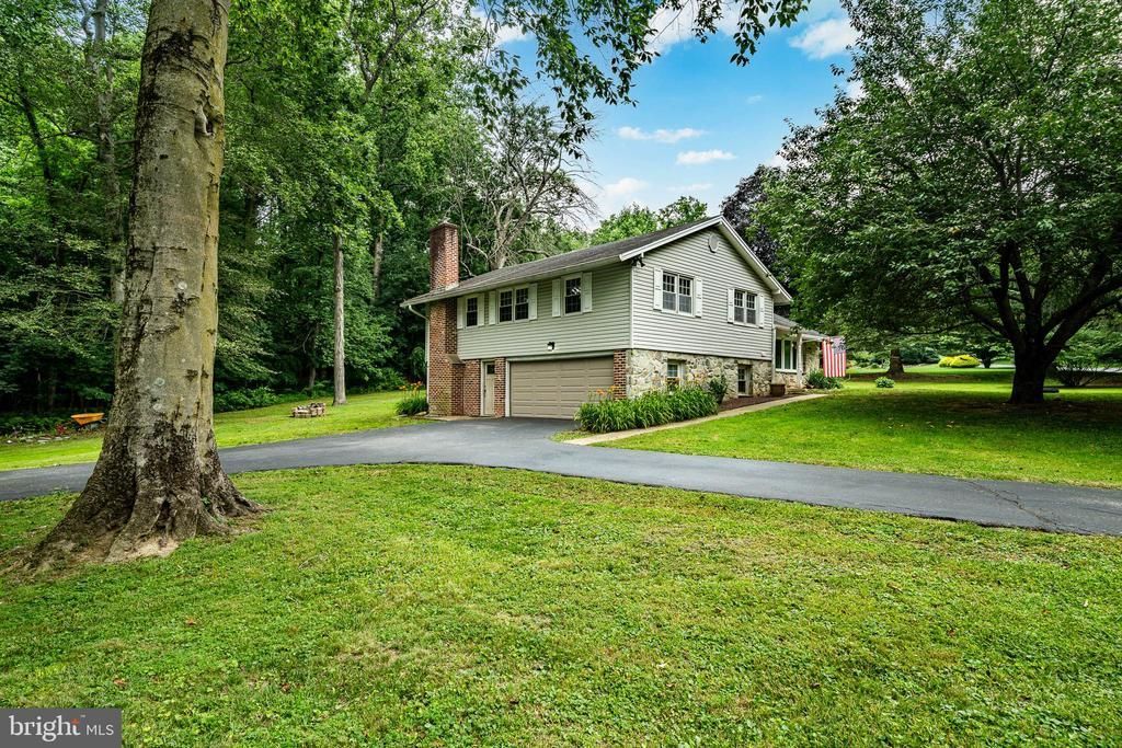 833 HUNT CLUB LANE , CHESTER SPRINGS, PA 19425