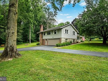 833 HUNT CLUB LANE, CHESTER SPRINGS, PA 19425