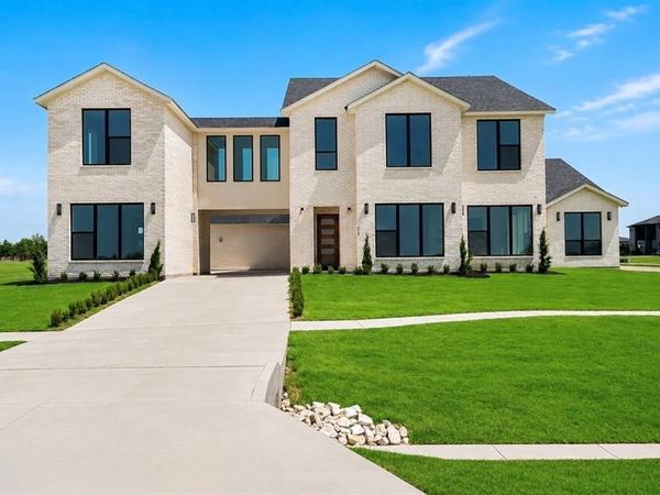349 Valley Trail, Red Oak, TX 75154