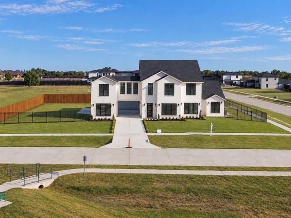 349 Valley Trail, Red Oak, TX 75154