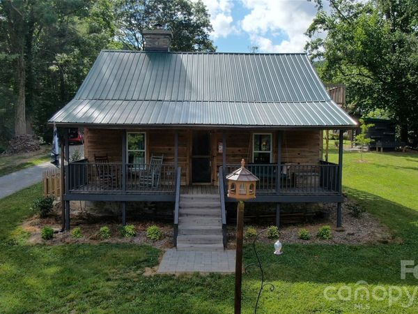 38 Lloyd Barnwell Road, Hendersonville, NC 28792
