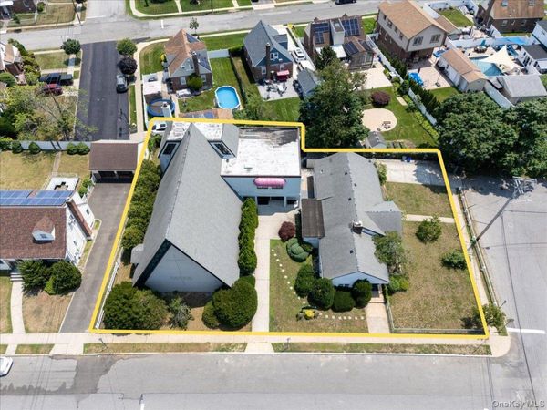215 N Hillside Avenue , Valley Stream, NY 11580