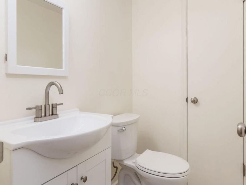 619 Dlyn Street, Columbus, OH 43228 Photo 11