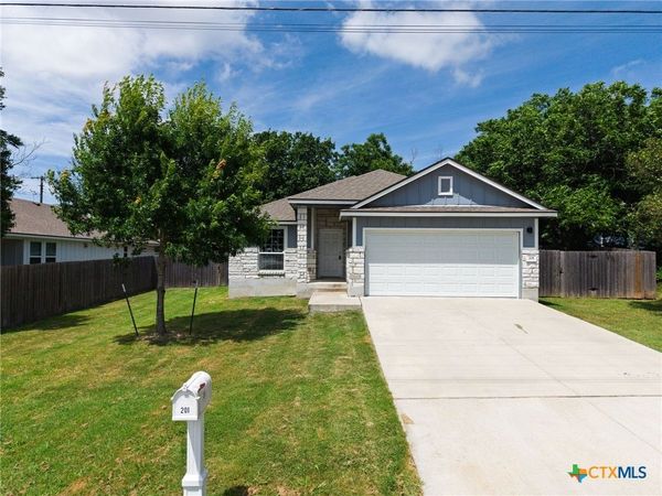 201 Benedict Avenue , Florence, TX 76527
