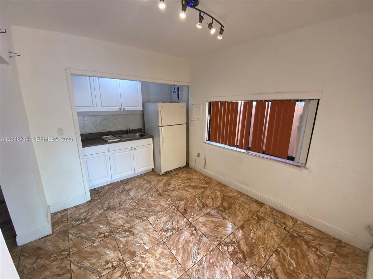 2460 NW 15th St , Unit 4, Miami, FL 33125 Photo