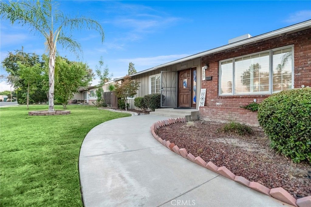 1237 S Clover, Visalia, CA 93277 Main Photo